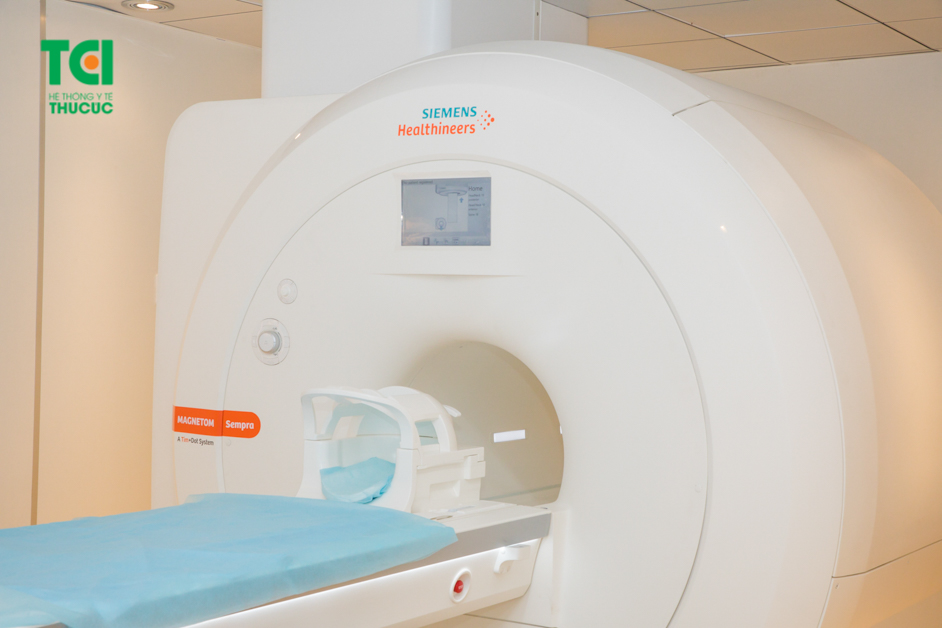 Bệnh viện Bạch Mai ở Hà Nội có dịch vụ chụp cộng hưởng từ (MRI) không?