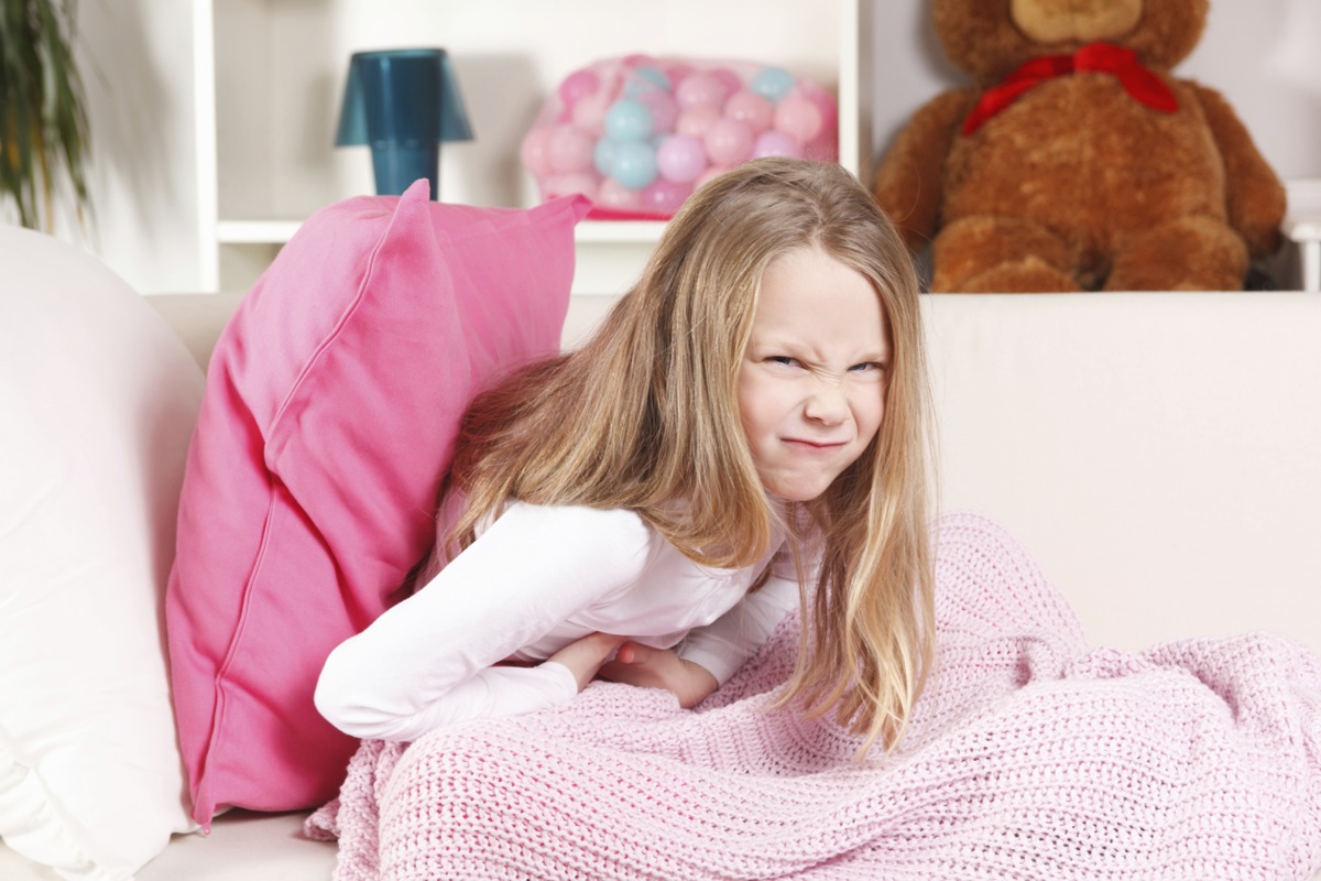 Có những yếu tố gì có thể tăng nguy cơ mắc viêm ruột thừa ở trẻ em?
