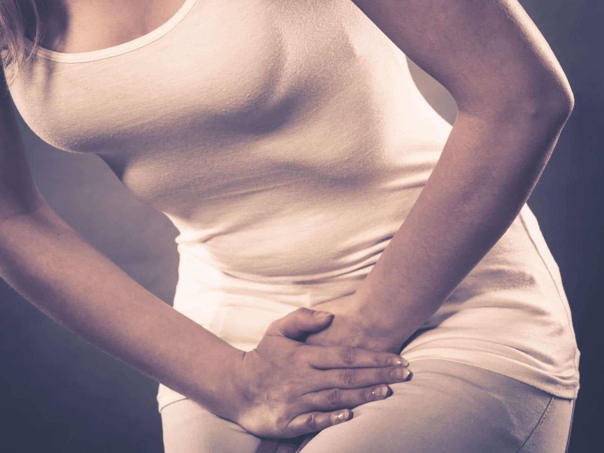 Có những yếu tố nào có thể làm gia tăng nguy cơ mắc đau xương mu sau sinh?
