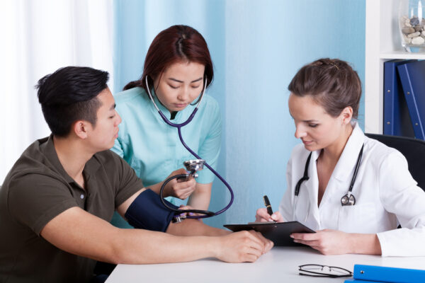 Hội chứng tăng huyết áp áo choàng trắng có cần chữa không? là điều mà nhiều người thắc mắc