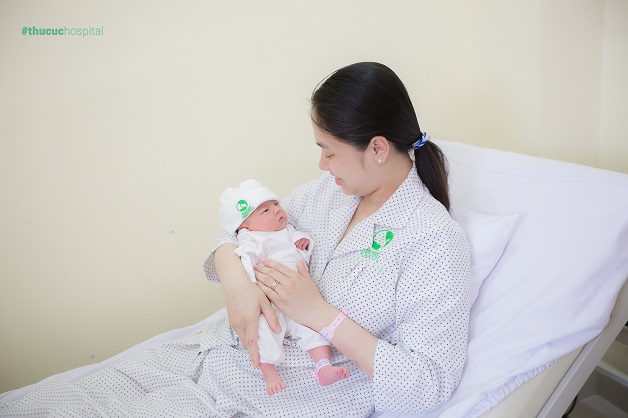 Khoảnh khắc sau sinh của mẹ và bé tại bệnh viện ĐKQT Thu Cúc