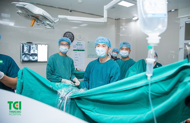 Tán sỏi nội soi ngược dòng bằng laser thường áp dụng cho sỏi niệu quản, sỏi bàng quang