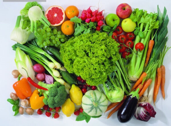 Rau xanh là nguồn thực phẩm dồi dào, cung cấp canxi, sắt, axit folic...