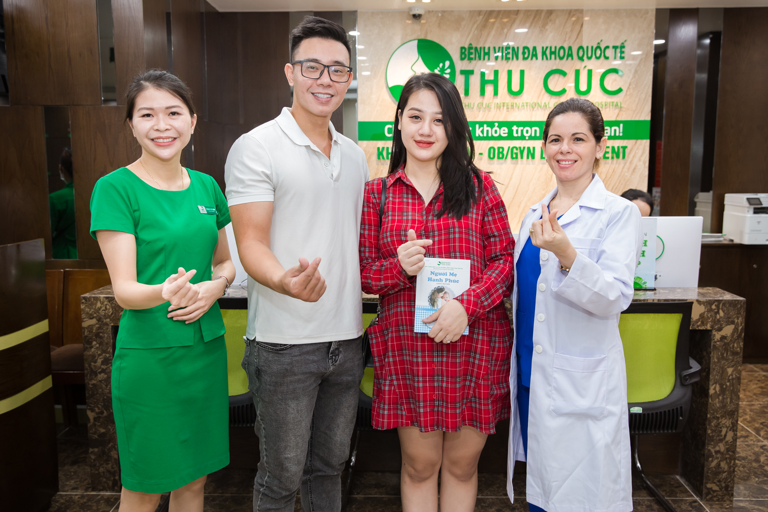 Để có một thai kỳ khỏe mạnh, vượt cạn thành công, hai vợ chồng ca sĩ Đông Hùng quyết định đăng ký Thai sản trọn gói tại Thu Cúc.