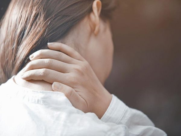 Đau đầu vai gáy bên phải cảnh báo nhiều bệnh thần kinh nguy hiểm