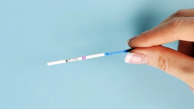 Khi que thử hiện 2 vạch nghĩa là trứng chuẩn bị rụng