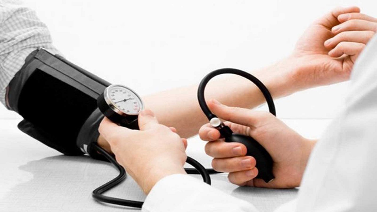 Bệnh nhân nên làm gì khi bị tăng huyết áp đột ngột?
