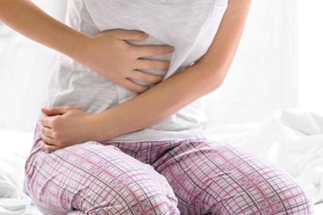 Nếu các chị em cảm thấy xuất hiện những cơn đau bụng âm ỉ, liên tục thì cần phải tới gặp bác sĩ ngay lập tức.