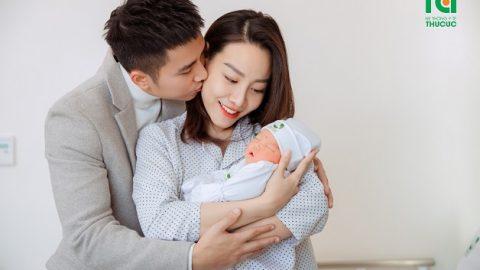 Vợ diễn viên Mạnh Quân (Lửa ấm) vỡ ối sớm, hạ sinh con 4kg