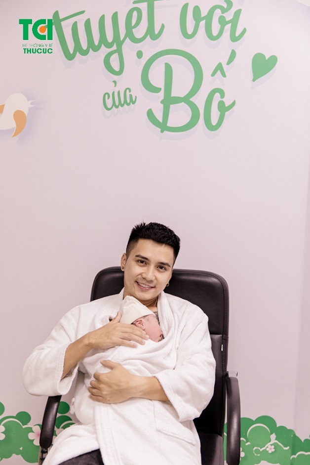 Mạnh Quân áp da con