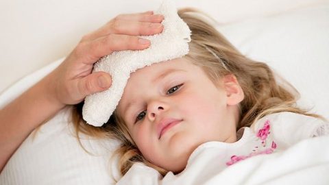 5 biến chứng của sốt cao co giật ở trẻ bố mẹ nên biết