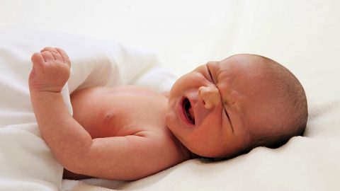 Trẻ sơ sinh bị tiêu chảy và những điều mẹ cần biết