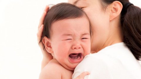 Phân biệt trẻ bị sốt khi mọc răng và trẻ bị sốt thông thường 