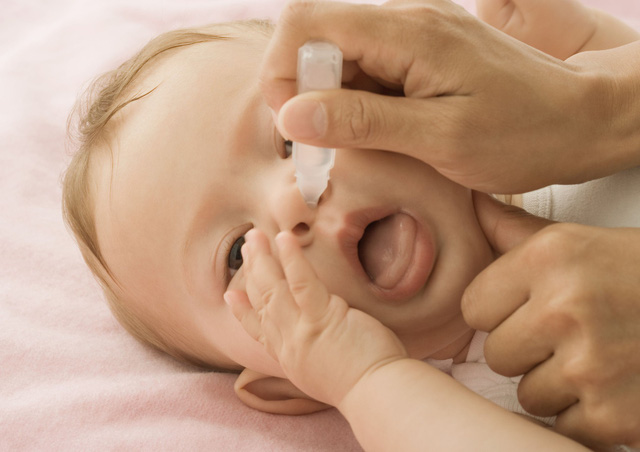Vệ sinh mũi họng cho trẻ là biện pháp hiệu quả hỗ trợ điều trị viêm VA