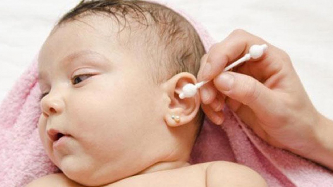 Nguyên nhân gây ra viêm ống tai ngoài ở trẻ?

