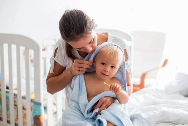 Mách cha mẹ cách phòng và chữa viêm tai ngoài ở trẻ sơ sinh