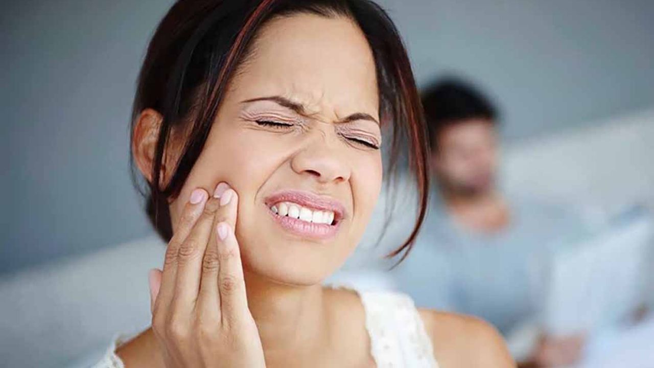 Nhiệt miệng ở má trong có phải là biểu hiện do thiếu hụt dưỡng chất hoặc dị ứng vi khuẩn trong miệng?
