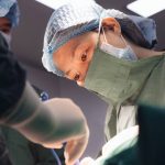 Phẫu thuật bóc u xơ tử cung được thực hiện như thế nào?