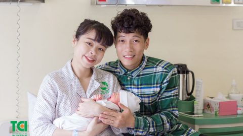 Ca sĩ Tùng Linh Opus đưa vợ đi sinh