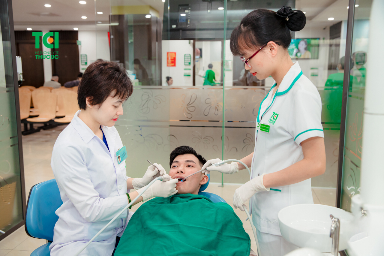 Làm thế nào để phẫu thuật vạt để điều trị túi quanh răng?