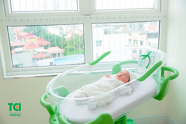 Bé trai của vợ chồng Khánh Chi rất kháu khỉnh, đáng yêu