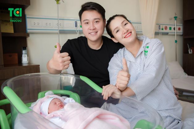 "Không chỉ có đội ngũ y bác sĩ tận tình mà Thu Cúc còn có chế độ chăm sóc trước sinh và sau sinh vô cùng tuyệt vời" - Chồng của Khánh Linh chia sẻ thêm