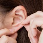 Giải đáp thắc mắc: Viêm tai ngoài có tự khỏi không?