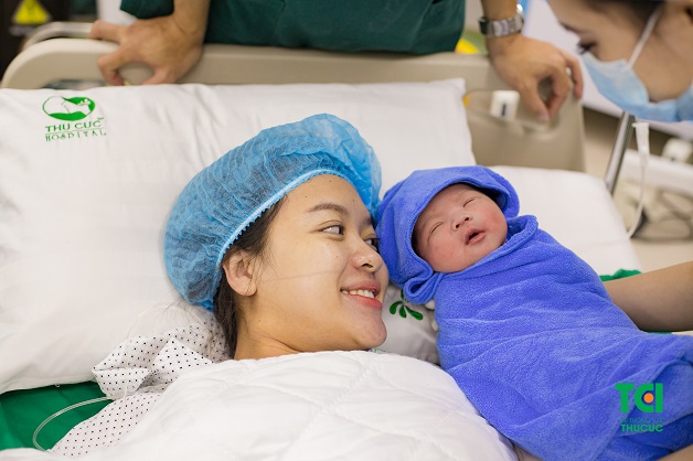 Khánh Chi hạnh phúc khi vượt cạn thành công