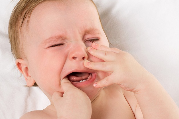 dấu hiệu nhiệt miệng ở trẻ dưới 1 tuổi