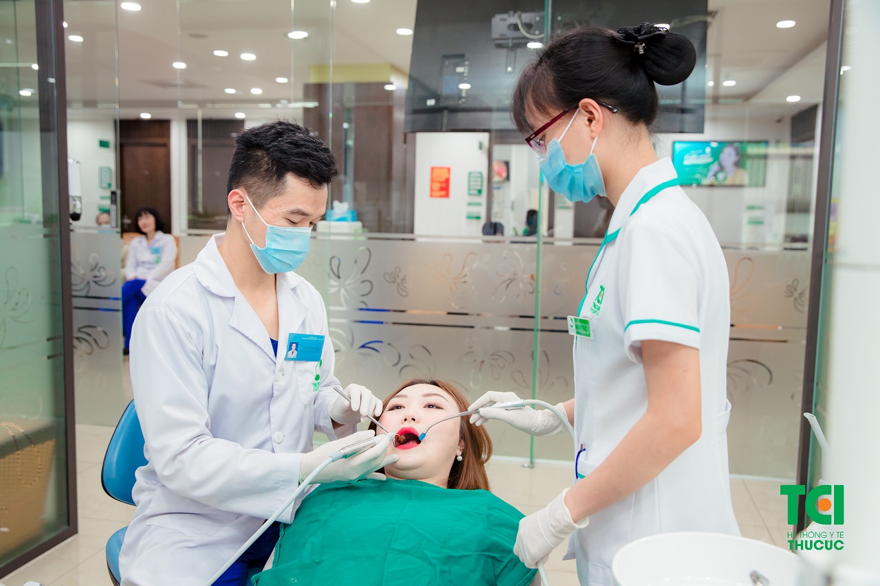 Những nguy cơ và biến chứng nào có thể xảy ra sau quá trình nhổ răng khôn tiền mê?
