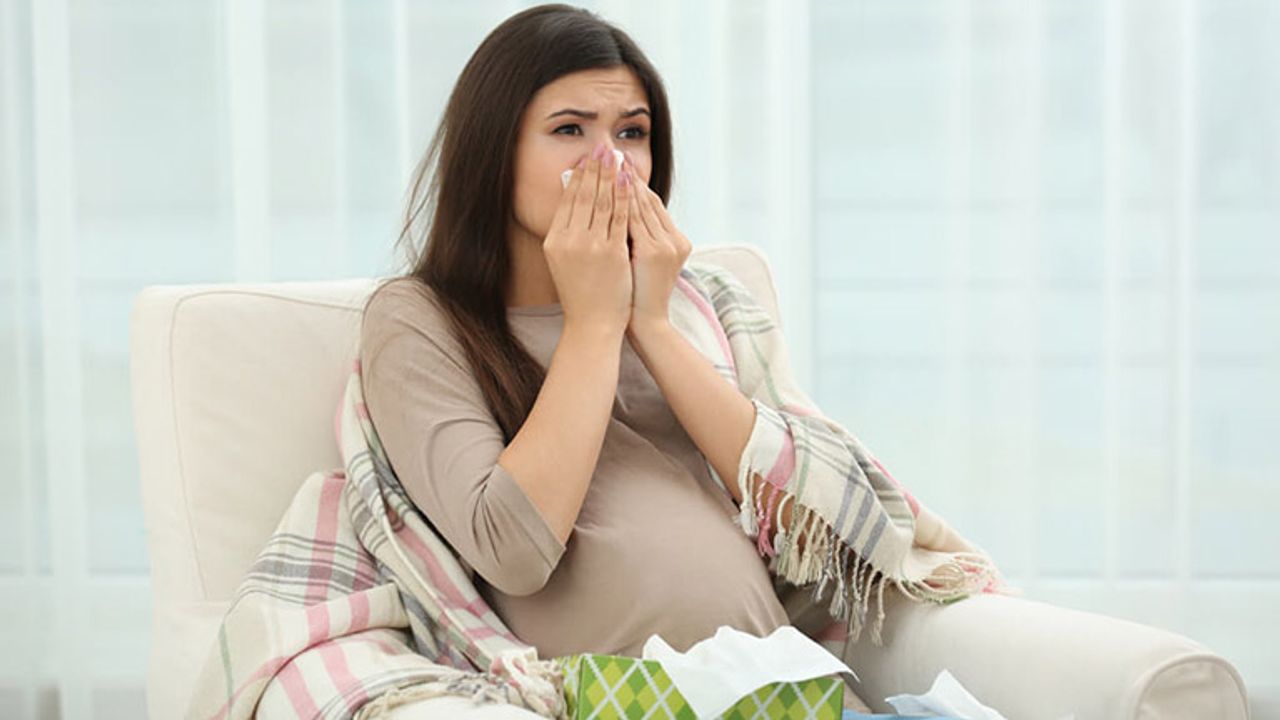Có những yếu tố gây đau họng và sưng amidan trong thai kỳ không?
