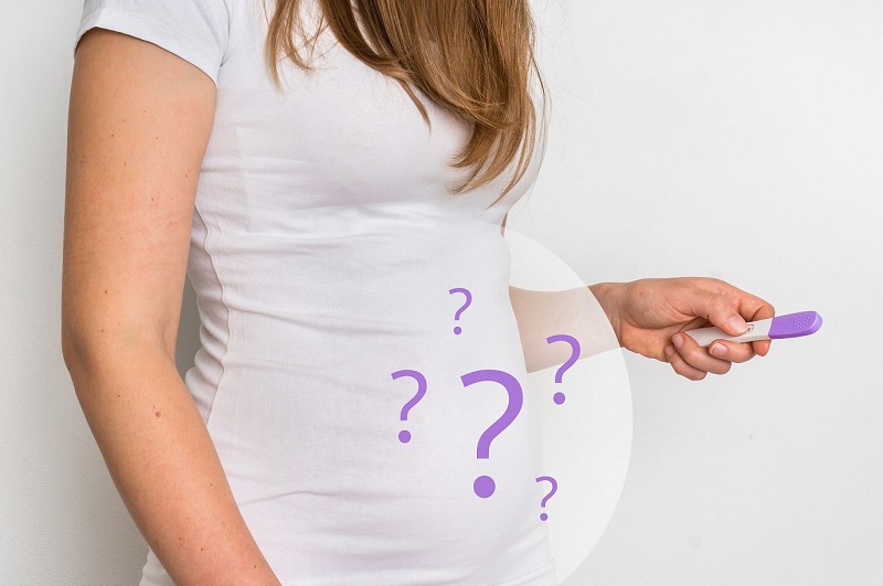 Để xác định có thai hay không, bên cạnh việc chú ý tới các dấu hiệu, chị em nên dùng que thử thai hoặc tới các cơ sở y tế để làm xét nghiệm, từ đó có kết luận chính xác.