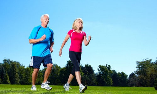 Đi bộ sẽ giúp các cơ, khớp được vận động nhịp nhàng giúp cơ thể dẻo dai, từ đó phòng tránh bệnh tật cũng như giảm tình trạng đau lưng được hiệu quả.