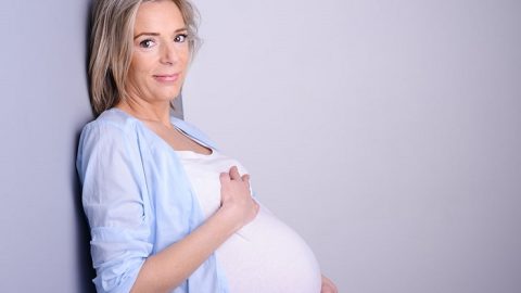 Phụ nữ 50 tuổi có thai được không?
