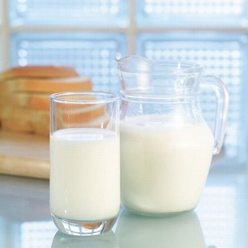 Sữa là đồ uống bổ dưỡng, cung cấp nhiều chất hữu ích cho cơ thể. Uống sữa cũng hỗ trợ tốt cho quá trình điều trị trào ngược dạ dày thực quản. Song người bệnh cần lưu ý nên uống sữa lúc ấm sẽ mang lại hiệu quả cao hơn.