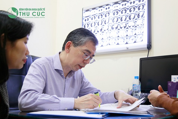 TS. BS Lim Hong Liang tư vấn điều trị ung thư tại Bệnh viện Thu Cúc
