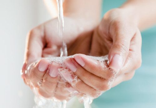 Rửa tay sạch sẽ trước khi ăn giúp phòng bệnh kiết lỵ