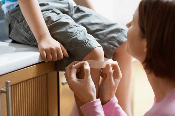 Hệ thống xương của trẻ phát triển không đồng đều có thể khiến trẻ dễ bị viêm khớp gối