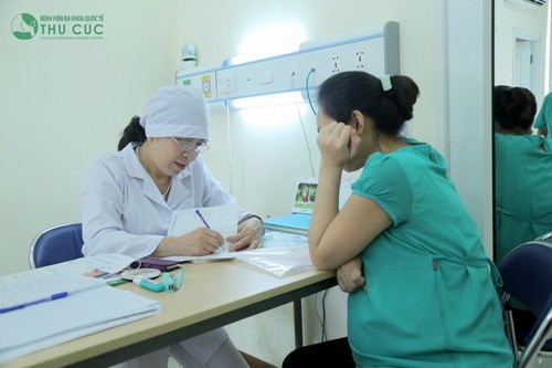 Nếu bị cảm cúm nặng, sốt cao, kéo dài nên đến cơ sở y tế thăm khám, thực hiện các xét nghiệm cần thiết. 