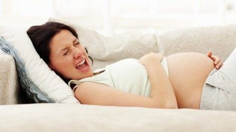 Bị ê bụng khi mang thai