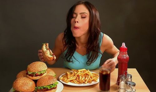 Giải pháp nào cho triệu chứng bụng đầy hơi đau âm ỉ sau khi ăn?
