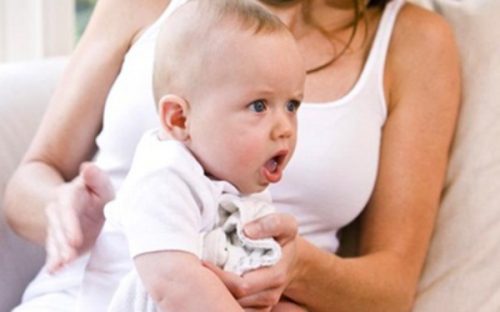 Trào ngược dạ dày thực quản là một trong các bệnh tiêu hóa ở trẻ sơ sinh rất hay gặp. 