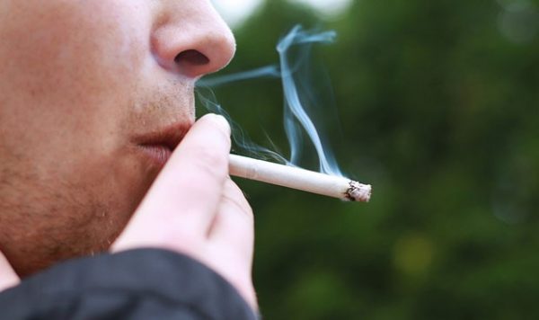 Những người nghiện thuốc lá có nguy cơ mắc ung thư phổi cao hơn những người bình thường