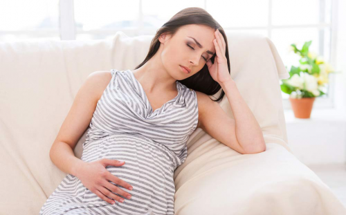 Bị trĩ khi mang thai khiến thai phụ lo lắng, đau đớn, khó chịu ảnh hưởng đến sức khỏe của cả mẹ và con.