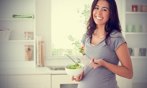 Để đối phó với chứng ợ nóng cuối thai kỳ, chị em cần tránh những thực phẩm gây ợ nóng