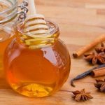 Bài thuốc mật ong và bột quế chữa vô sinh