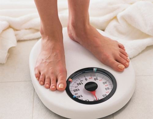 Duy trì cân nặng hợp lý cũng giúp cải thiện tình trạng ợ nóng