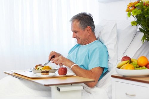 Chăm sóc người bệnh xuất huyết dạ dày đúng cách qua ăn uống và sinh hoạt hàng ngày sẽ giúp cải thiện tình trạng sức khỏe