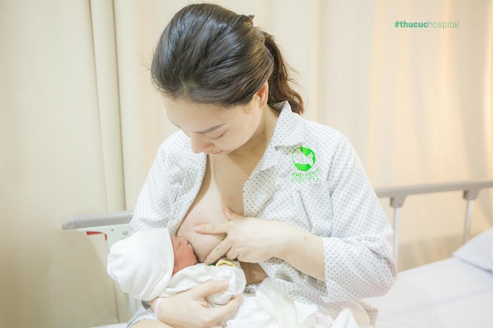 Da kề da sau sinh sẽ giúp sữa mẹ về sớm hơn và nhiều hơn
