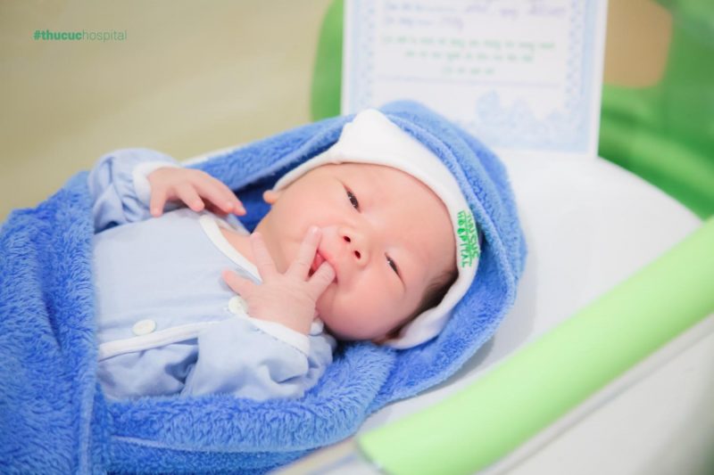 Khi đặt tên bố mẹ nên tránh các tên tương khắc thuộc mệnh Kim để con sinh ra có cuộc sống an yên, thuận lợi